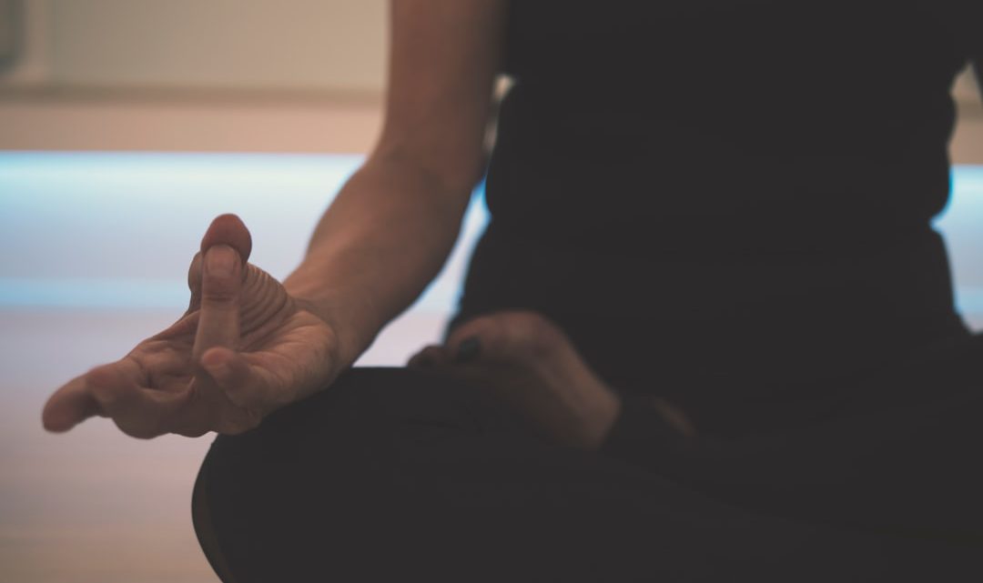 Méditation pour sceptiques : protocole minimal de 10 minutes réellement praticable